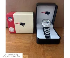 NEW ENGLAND PATRIOTS Mens Watch Quartz Stainless Steel Back Team Logo Box Case - $35 (Old Orchard Be